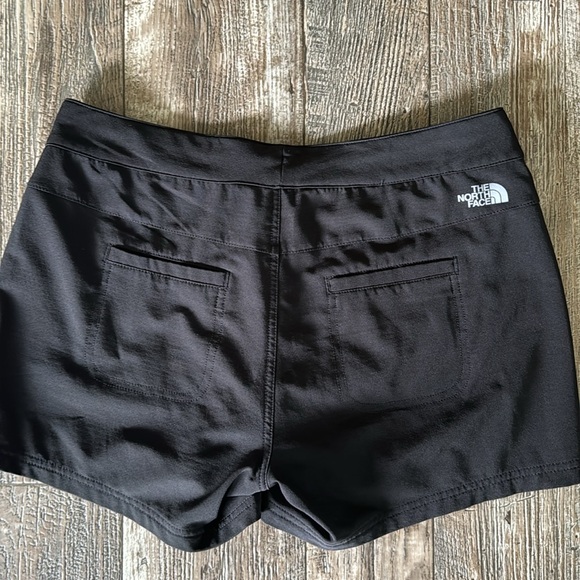 THE NORTH FACE WOMEN COMFY SHORTS, SIZE 8 - Picture 2 of 11